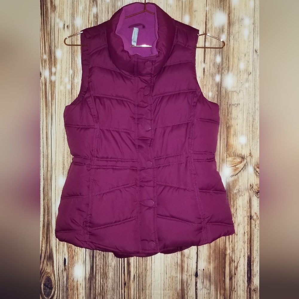 Womens  Old Navy Puffer Vest